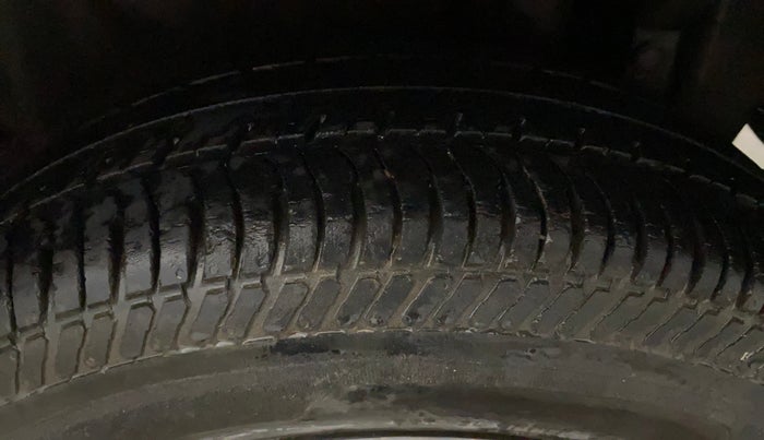 2016 Maruti Swift Dzire VXI, Petrol, Manual, 75,701 km, Left Rear Tyre Tread