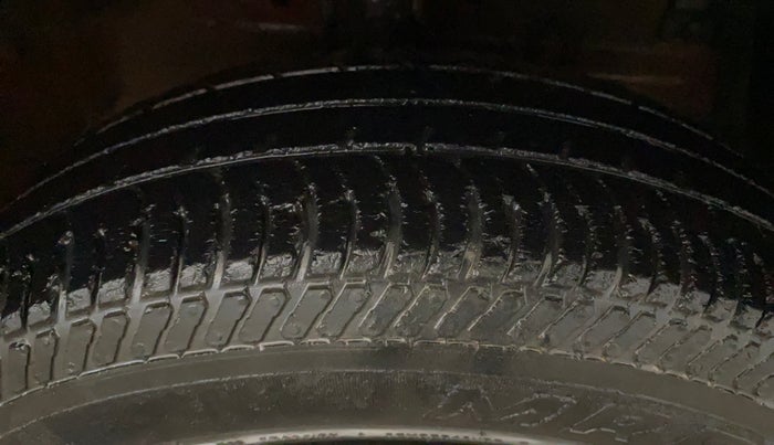 2016 Maruti Swift Dzire VXI, Petrol, Manual, 75,701 km, Right Front Tyre Tread
