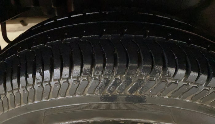 2016 Maruti Swift Dzire VXI, Petrol, Manual, 75,701 km, Right Rear Tyre Tread