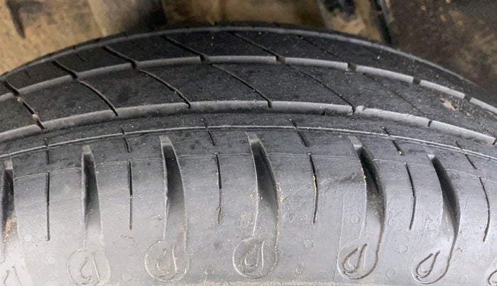 2019 Renault Kwid 1.0 RXT Opt, Petrol, Manual, 24,798 km, Right Rear Tyre Tread