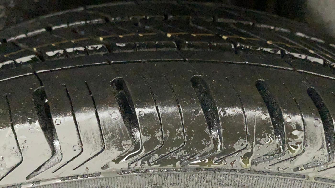2017 Maruti Ciaz ZETA 1.4  AT PETROL, Petrol, Automatic, 93,032 km, Left Rear Tyre Tread