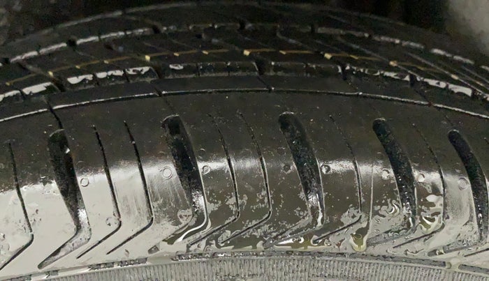 2017 Maruti Ciaz ZETA 1.4  AT PETROL, Petrol, Automatic, 93,032 km, Left Rear Tyre Tread