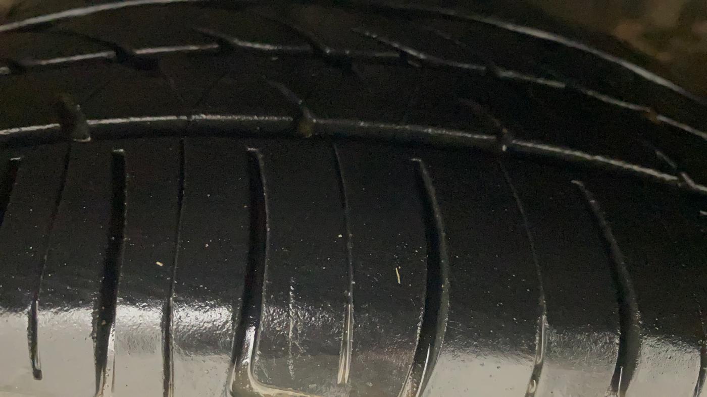 2017 Hyundai Xcent SX 1.2, Petrol, Manual, 89,335 km, Left Front Tyre Tread