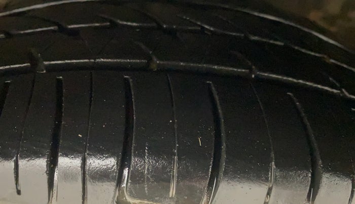 2017 Hyundai Xcent SX 1.2, Petrol, Manual, 89,335 km, Left Front Tyre Tread