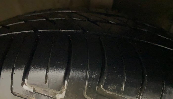 2017 Hyundai Xcent SX 1.2, Petrol, Manual, 89,335 km, Right Front Tyre Tread