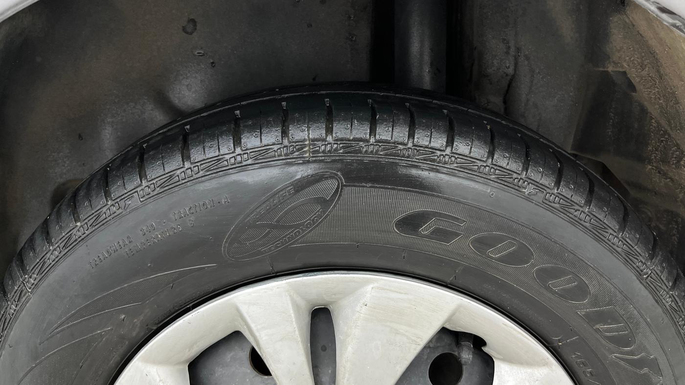 2014 Maruti Swift Dzire VXI, Petrol, Manual, 1,17,982 km, Left Rear Tyre Tread