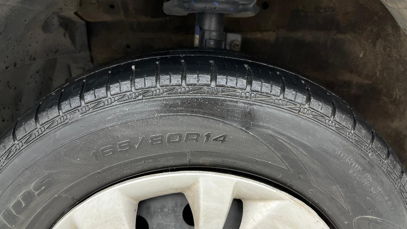 2014 Maruti Swift Dzire VXI, Petrol, Manual, 1,17,982 km, Left Front Tyre Tread