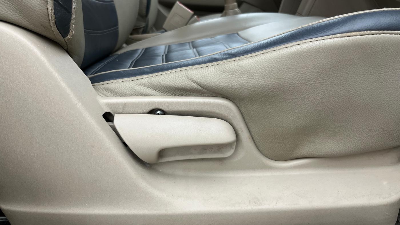 2014 Maruti Swift Dzire VXI, Petrol, Manual, 1,17,982 km, Driver Side Adjustment Panel