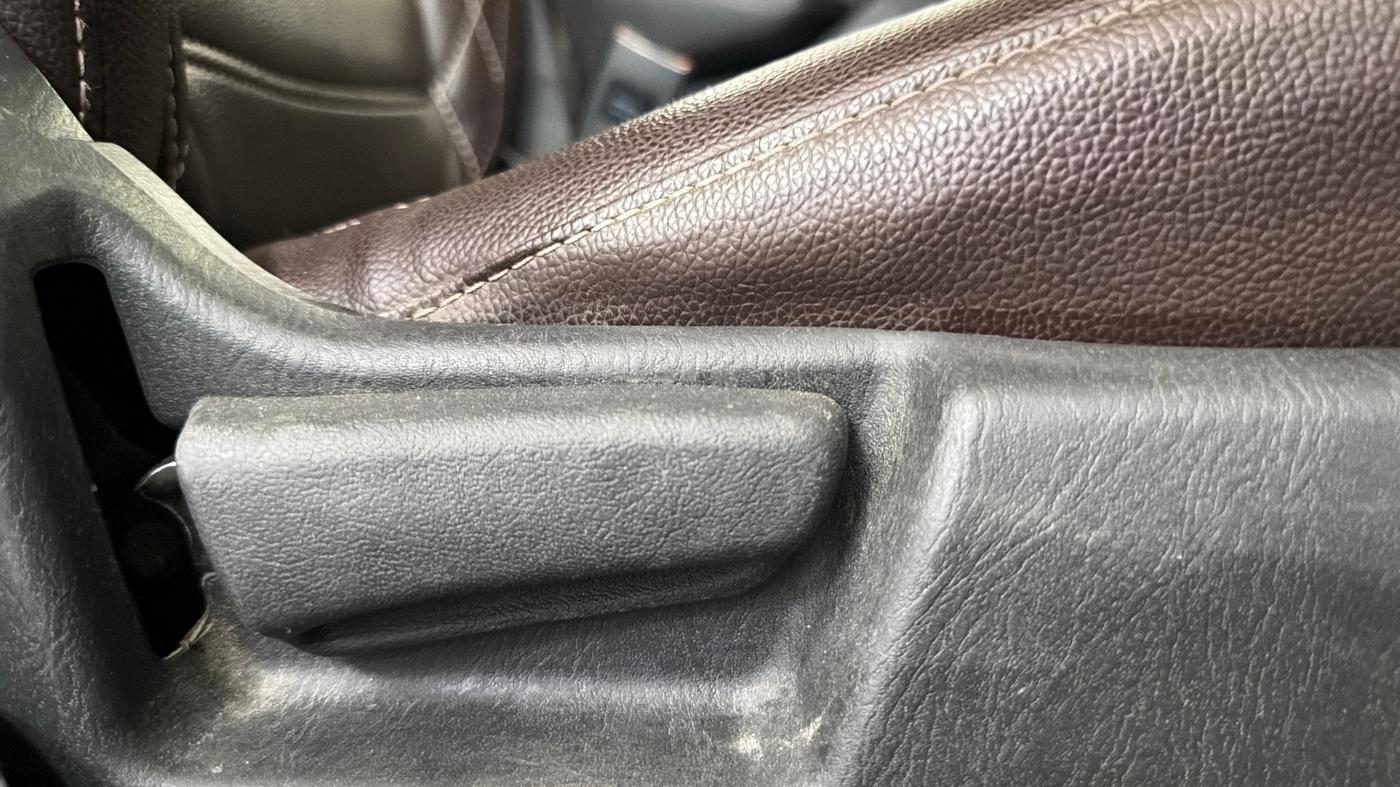 2020 Maruti Alto LXI CNG, CNG, Manual, 75,342 km, Driver Side Adjustment Panel