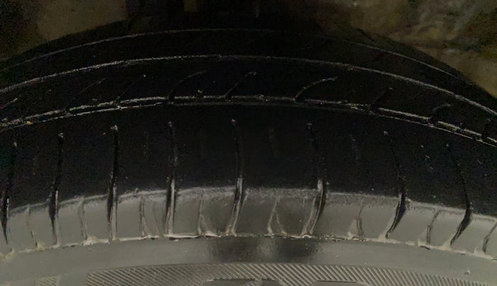2014 Maruti Wagon R 1.0 LXI CNG, CNG, Manual, 99,831 km, Left Front Tyre Tread