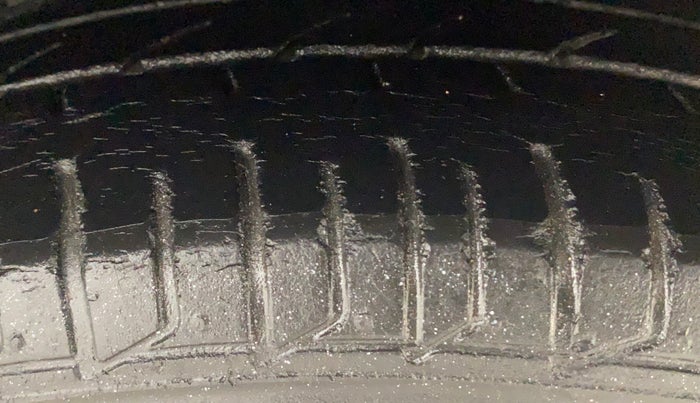 2013 Hyundai i10 SPORTZ 1.1, Petrol, Manual, 46,333 km, Right Front Tyre Tread