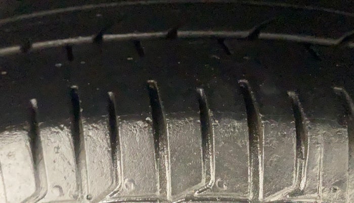 2013 Hyundai i10 SPORTZ 1.1, Petrol, Manual, 46,333 km, Right Rear Tyre Tread