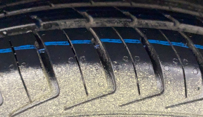 2013 Hyundai i10 SPORTZ 1.1, Petrol, Manual, 46,333 km, Left Front Tyre Tread