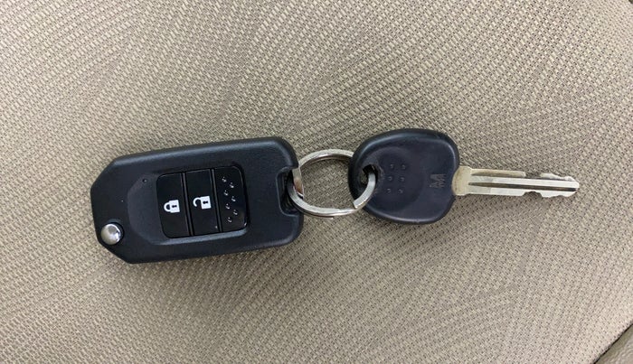 2013 Hyundai i10 SPORTZ 1.1, Petrol, Manual, 46,333 km, Key Close Up