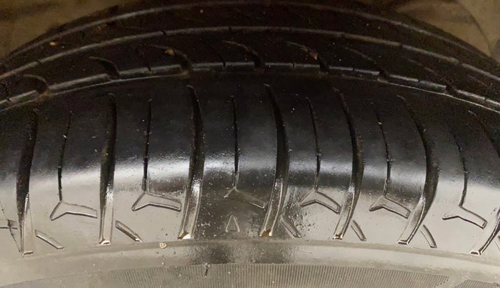 2019 Maruti Swift ZXI PLUS AMT, Petrol, Automatic, 1,48,473 km, Right Front Tyre Tread