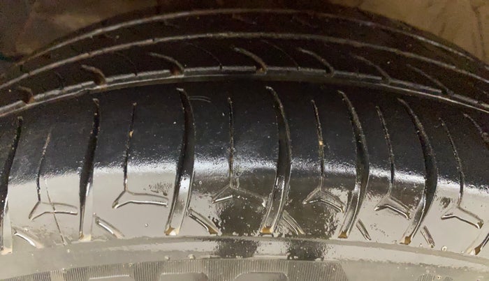 2019 Maruti Swift ZXI PLUS AMT, Petrol, Automatic, 1,48,473 km, Left Front Tyre Tread