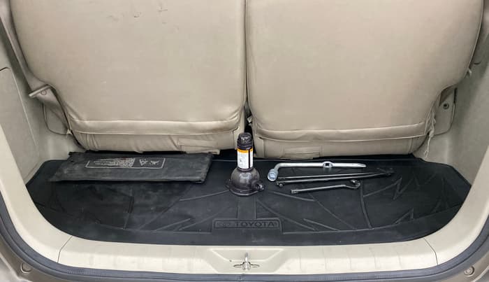 2014 Toyota Innova 2.5 GX 8 STR, Diesel, Manual, 92,263 km, Boot Inside