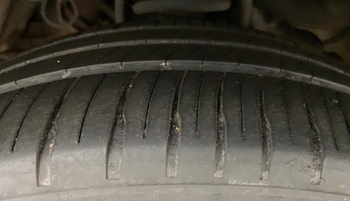 2014 Toyota Innova 2.5 GX 8 STR, Diesel, Manual, 92,263 km, Right Front Tyre Tread