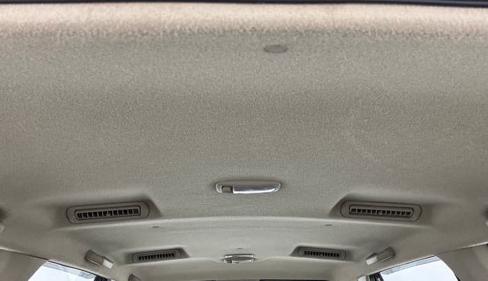 2014 Toyota Innova 2.5 GX 8 STR, Diesel, Manual, 92,263 km, Rear AC Vents