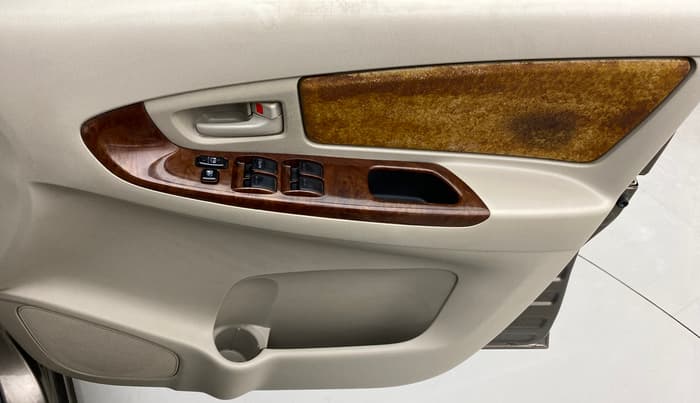 2014 Toyota Innova 2.5 GX 8 STR, Diesel, Manual, 92,263 km, Driver Side Door Panels Control