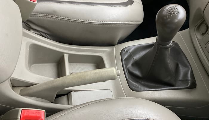 2014 Toyota Innova 2.5 GX 8 STR, Diesel, Manual, 92,263 km, Gear Lever