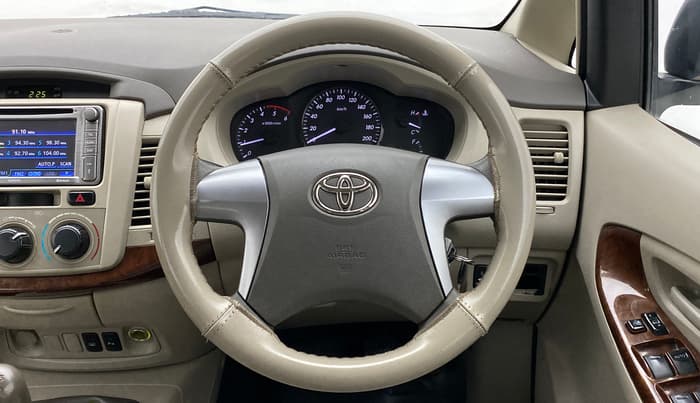 2014 Toyota Innova 2.5 GX 8 STR, Diesel, Manual, 92,263 km, Steering Wheel Close Up