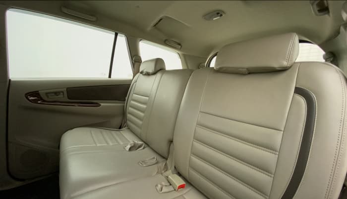 2014 Toyota Innova 2.5 GX 8 STR, Diesel, Manual, 92,263 km, Right Side Rear Door Cabin