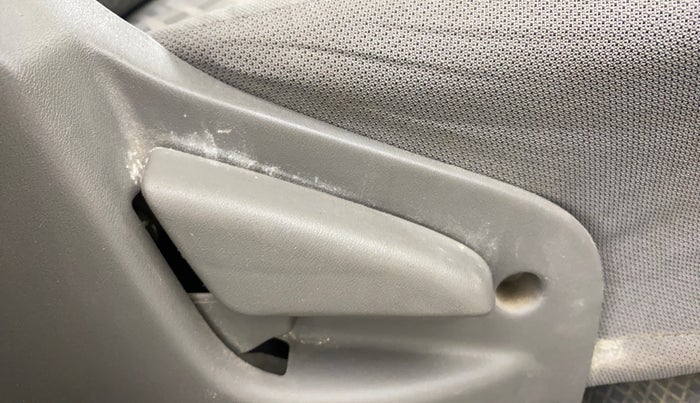 2014 Datsun Go T, Petrol, Manual, 24,640 km, Driver Side Adjustment Panel