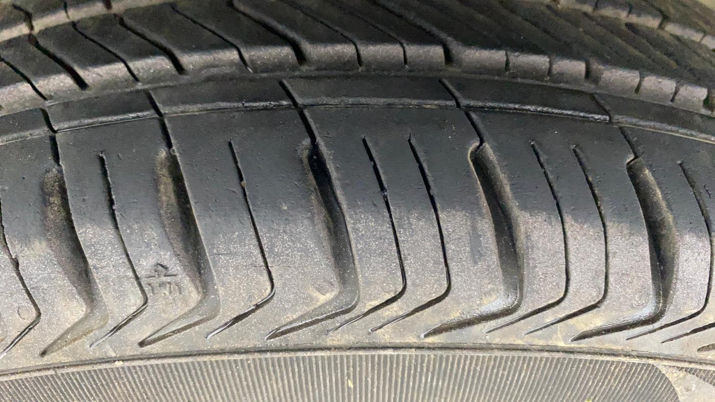 2014 Datsun Go T, Petrol, Manual, 24,620 km, Left Front Tyre Tread