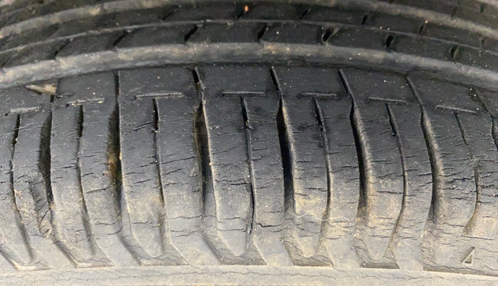 2014 Datsun Go T, Petrol, Manual, 24,640 km, Left Rear Tyre Tread