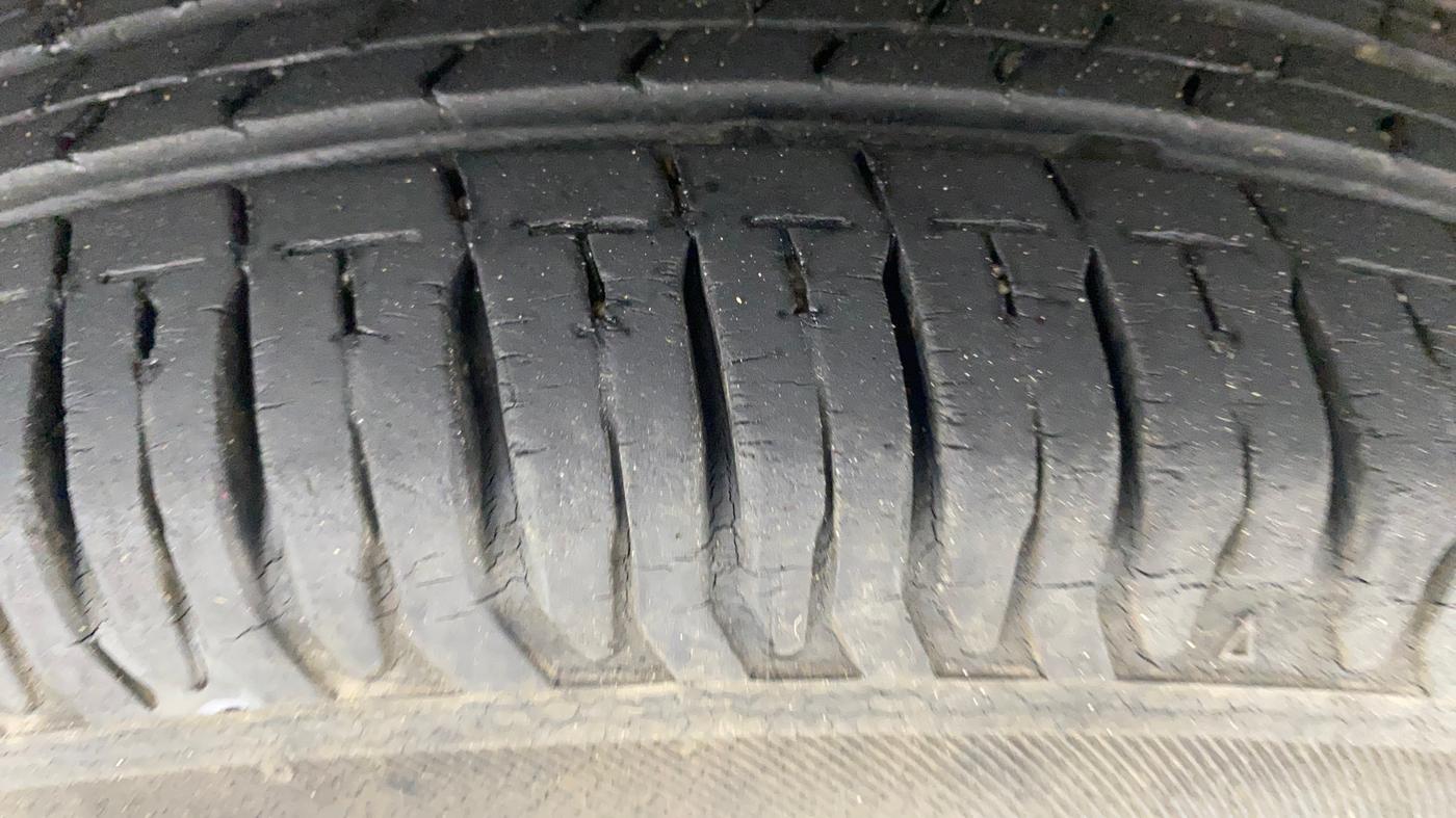 2014 Datsun Go T, Petrol, Manual, 24,620 km, Right Rear Tyre Tread