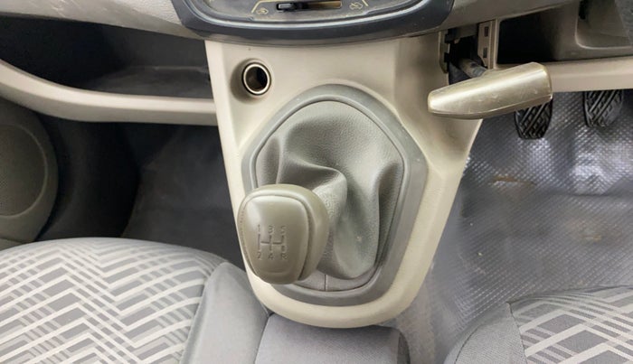 2014 Datsun Go T, Petrol, Manual, 24,640 km, Gear Lever