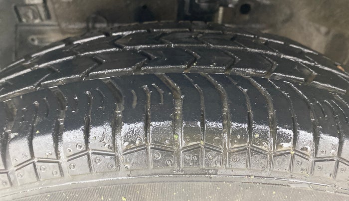 2017 Maruti Swift LXI (O), Petrol, Manual, 63,565 km, Left Front Tyre Tread