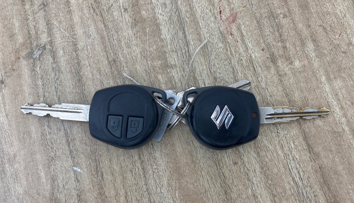 2017 Maruti Swift LXI (O), Petrol, Manual, 63,565 km, Key Close Up