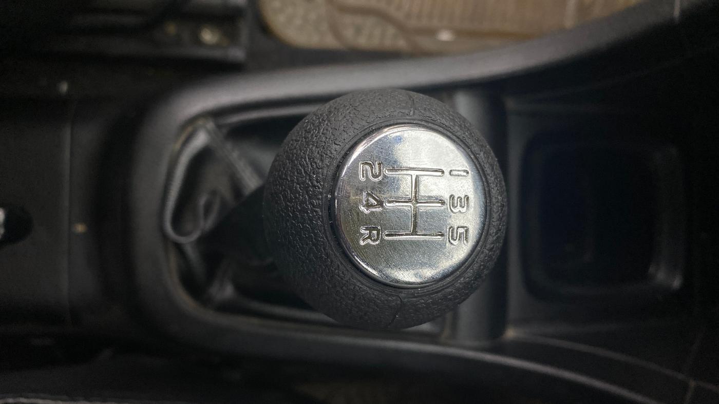 2017 Maruti Swift LXI (O), Petrol, Manual, 63,565 km, Gear Lever