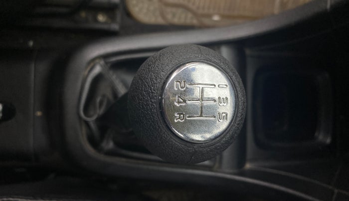 2017 Maruti Swift LXI (O), Petrol, Manual, 63,565 km, Gear Lever