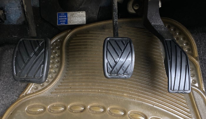 2017 Maruti Swift LXI (O), Petrol, Manual, 63,565 km, Pedals