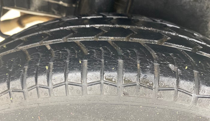 2017 Maruti Swift LXI (O), Petrol, Manual, 63,565 km, Right Rear Tyre Tread