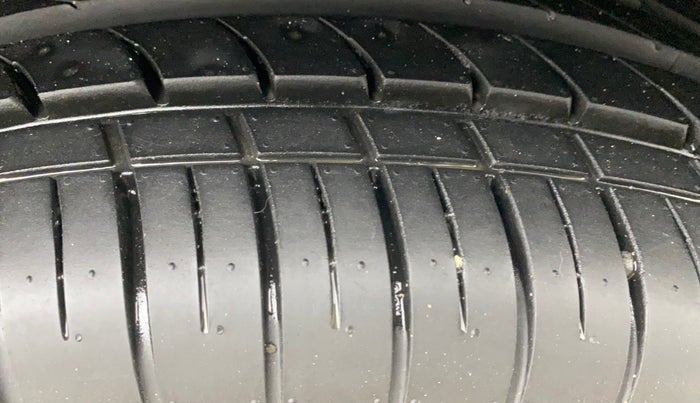 2016 Maruti Baleno ZETA DIESEL 1.3, Diesel, Manual, 74,944 km, Right Front Tyre Tread