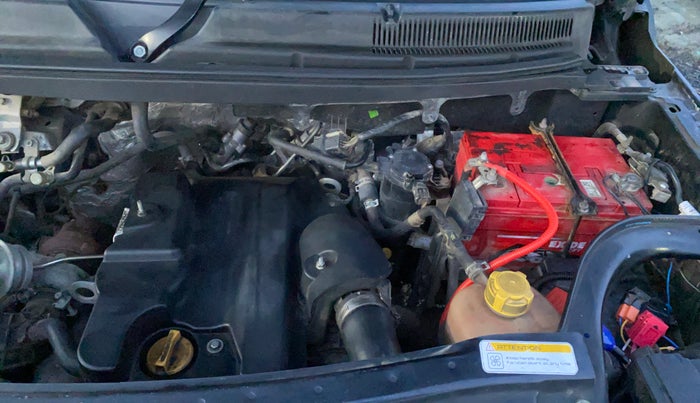 2015 Mahindra TUV300 T8, Diesel, Manual, 1,48,651 km, Engine View - Left