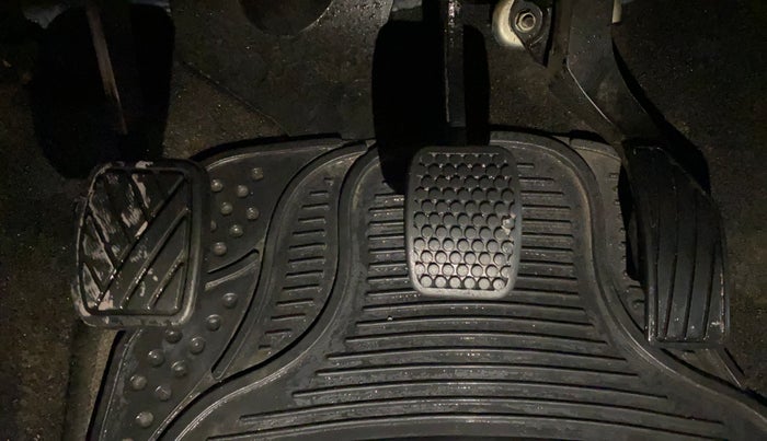 2016 Maruti Swift LXI (O), Petrol, Manual, 59,608 km, Pedals