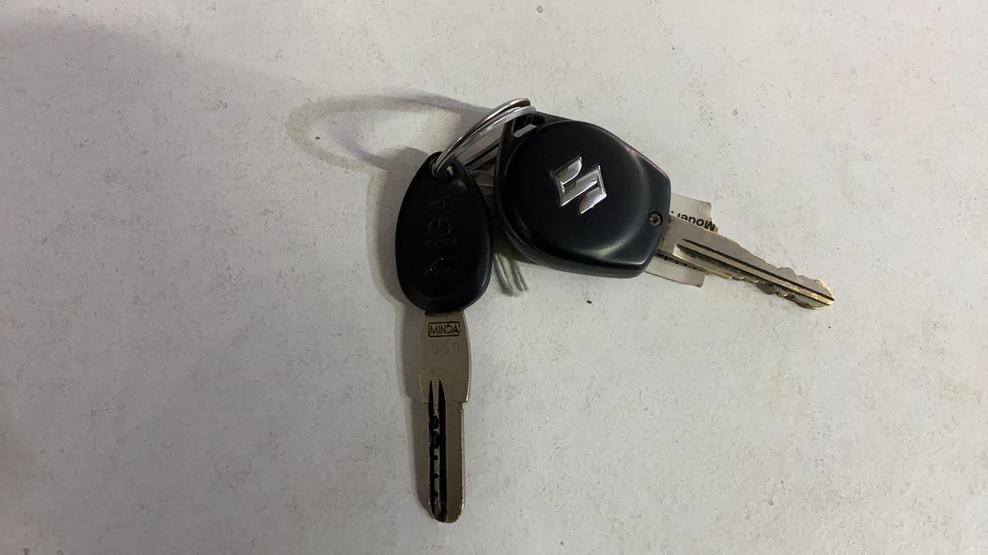 2016 Maruti Swift LXI (O), Petrol, Manual, 59,608 km, Key Close Up