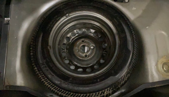 2016 Maruti Swift LXI (O), Petrol, Manual, 59,608 km, Spare Tyre