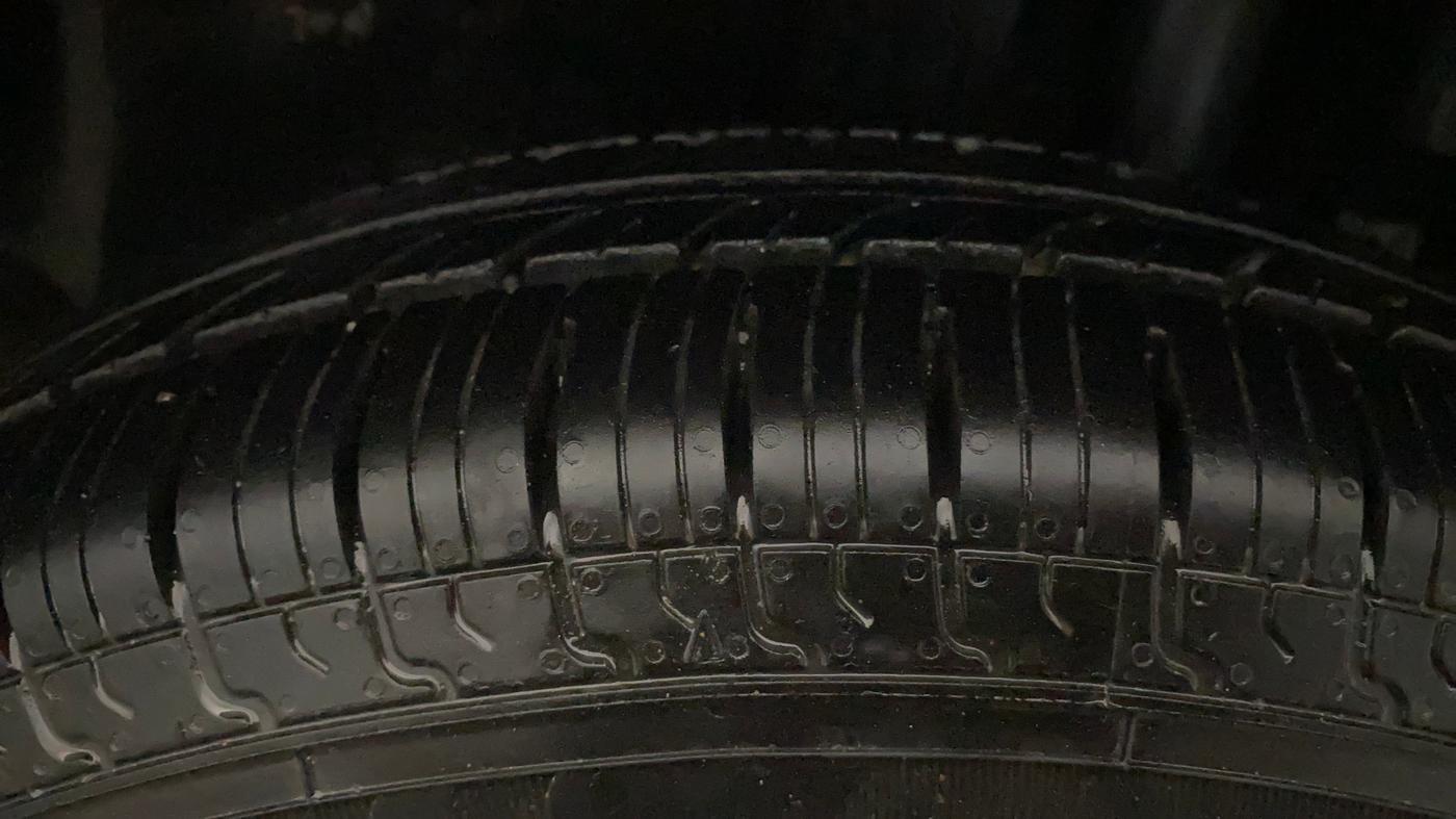 2016 Maruti Swift LXI (O), Petrol, Manual, 59,608 km, Left Rear Tyre Tread