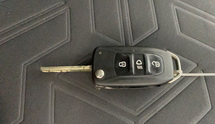 2022 Tata NEXON XZ PETROL, Petrol, Manual, 33,081 km, Key Close Up
