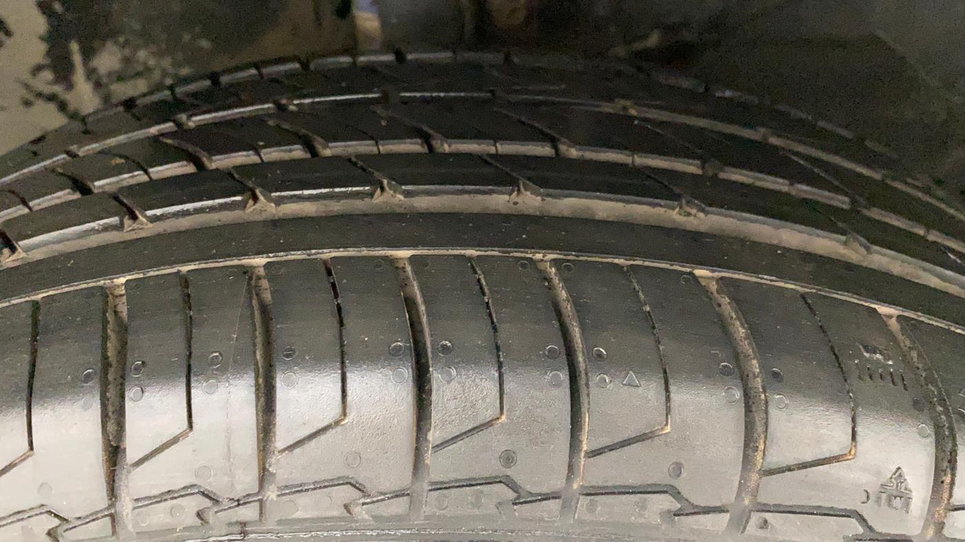 2017 Maruti Baleno ZETA PETROL 1.2, Petrol, Manual, 65,511 km, Right Front Tyre Tread