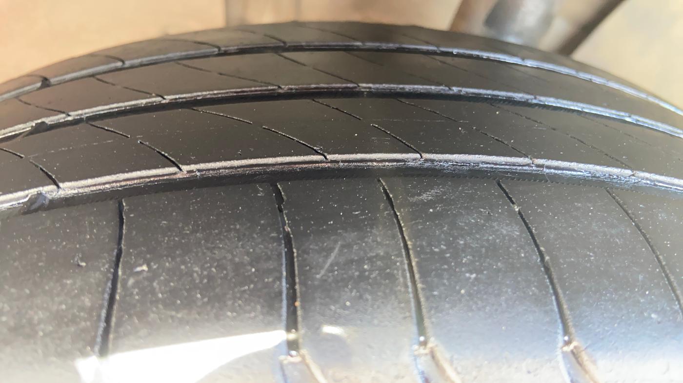 2022 Skoda SLAVIA STYLE 1.0L TSI AT, Petrol, Automatic, 96,700 km, Right Front Tyre Tread