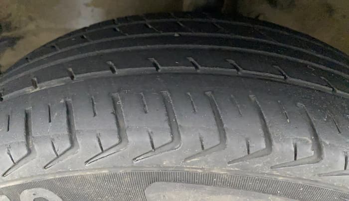 2012 Maruti Wagon R 1.0 VXI, Petrol, Manual, 51,010 km, Left Front Tyre Tread