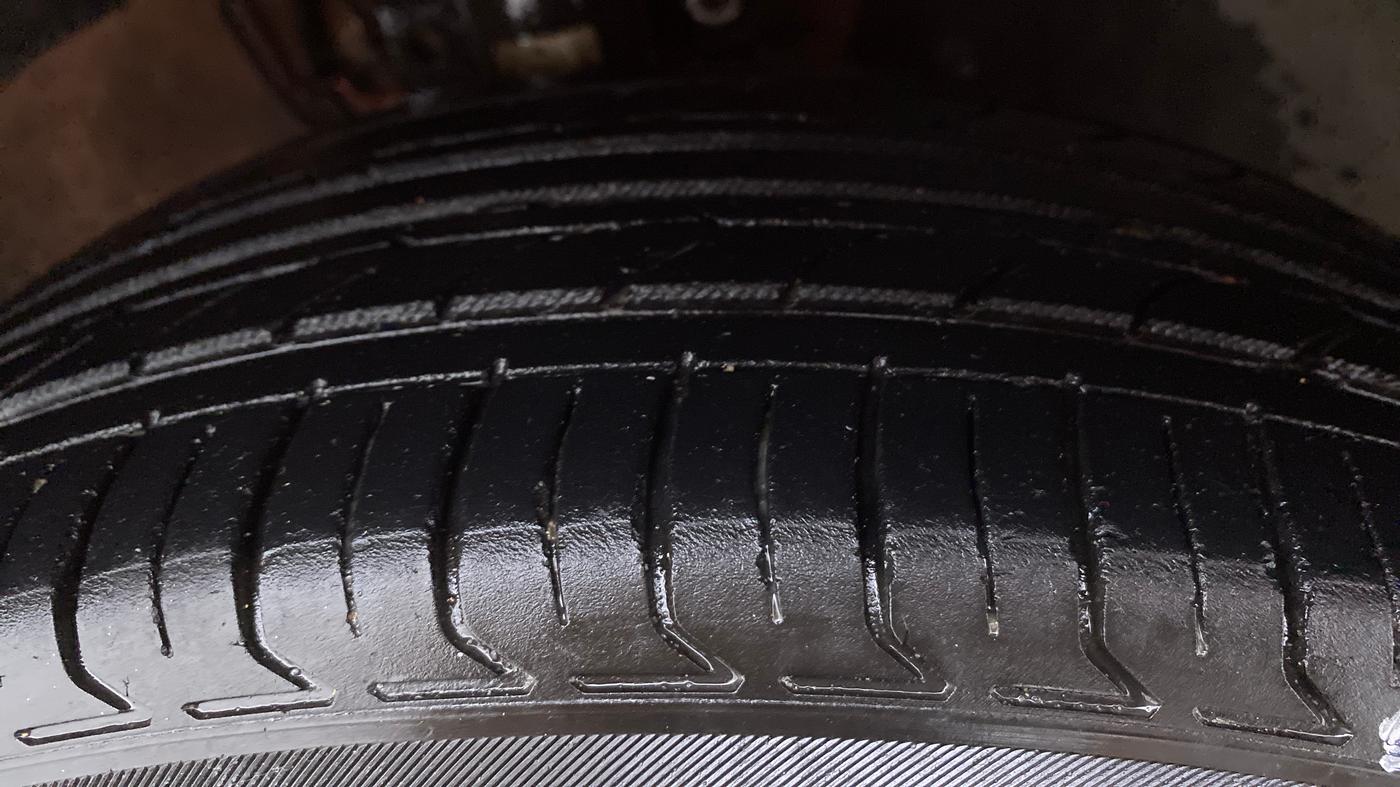2015 Volkswagen Polo HIGHLINE1.2L PETROL, Petrol, Manual, 68,406 km, Right Front Tyre Tread