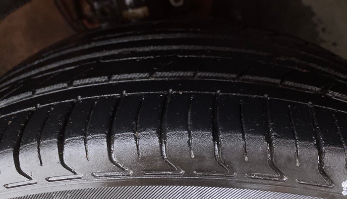 2015 Volkswagen Polo HIGHLINE1.2L PETROL, Petrol, Manual, 68,406 km, Right Front Tyre Tread